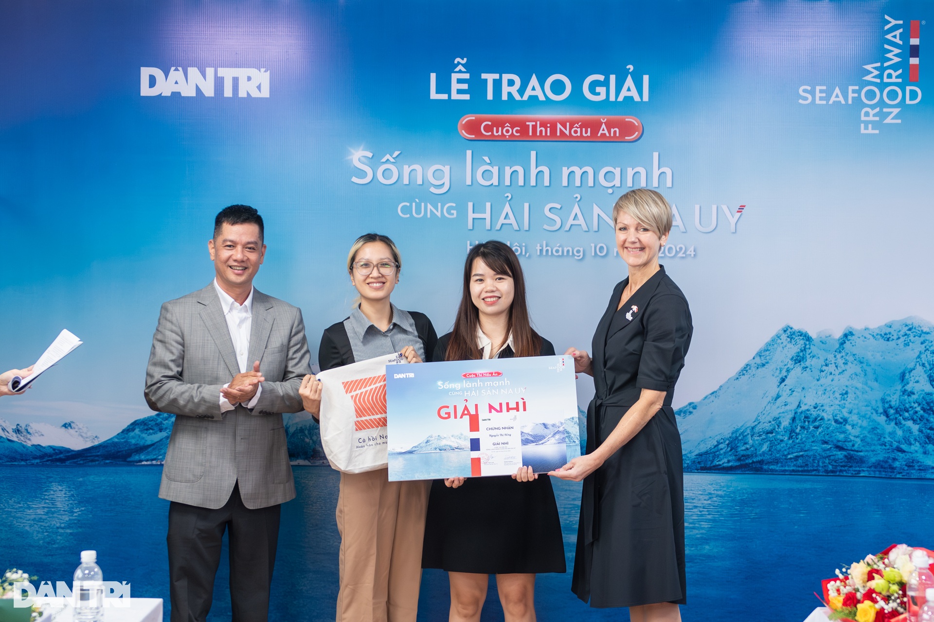 Trao áo đấu có chữ ký Erling Haaland tới độc giả Dân trí thắng cuộc thi Sống lành mạnh cùng hải sản Na Uy - 9 Trao áo đấu có chữ ký Erling Haaland tới độc giả Dân trí thắng cuộc thi Sống lành mạnh cùng hải sản Na Uy - 9