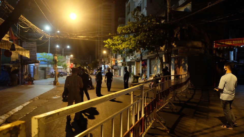 Cận cảnh Đà Nẵng phong tỏa 3 vùng tâm dịch - 5 Cận cảnh Đà Nẵng phong tỏa 3 vùng tâm dịch - 5