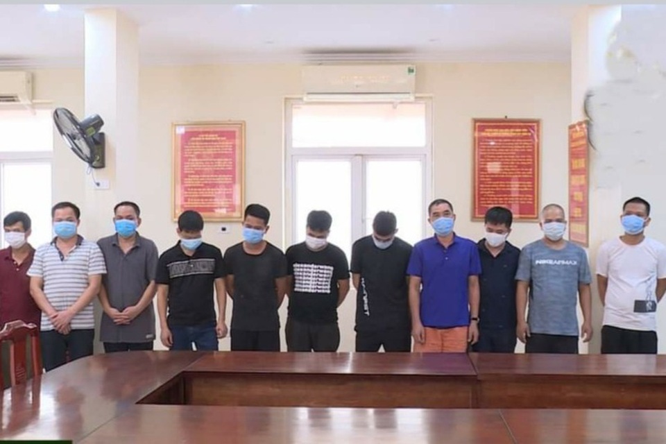 Bắc Ninh: Bắt 13 đối tượng tụ tập đánh bạc giữa điểm nóng Covid-19 - 1 Bắc Ninh: Bắt 13 đối tượng tụ tập đánh bạc giữa điểm nóng Covid-19 - 1