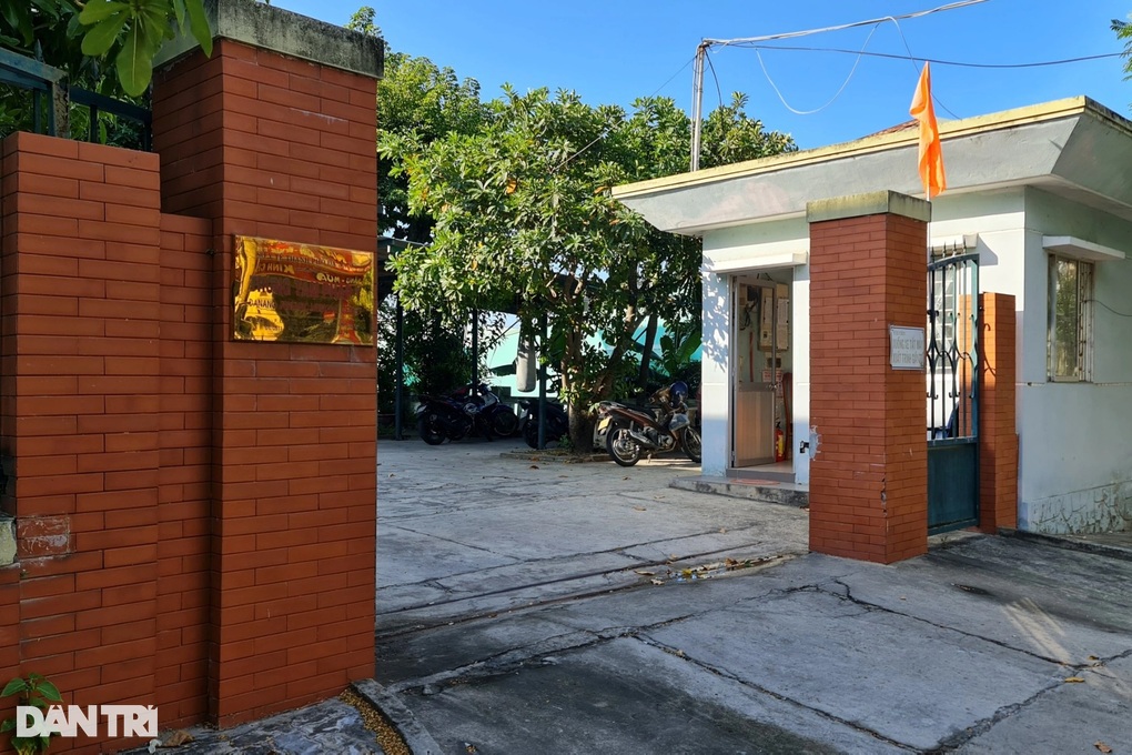 Kỷ luật nhân viên Trung tâm Pháp y Đà Nẵng cản xe cứu thương - 1 Kỷ luật nhân viên Trung tâm Pháp y Đà Nẵng cản xe cứu thương - 1