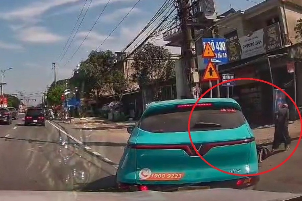 Tài xế taxi va quệt với thai phụ rồi bỏ chạy - 1 Tài xế taxi va quệt với thai phụ rồi bỏ chạy - 1