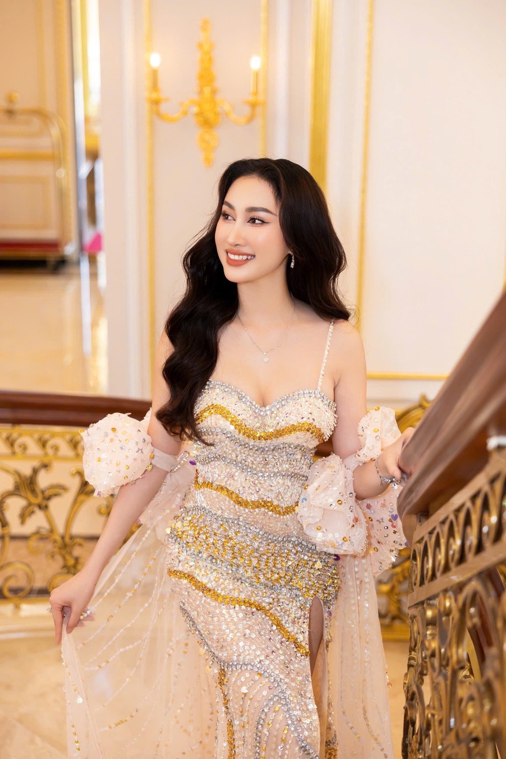 Hoa khôi Đoàn Hồng Trang tái xuất rạng rỡ, hé lộ sắp kết hôn - 1 Hoa khôi Đoàn Hồng Trang tái xuất rạng rỡ, hé lộ sắp kết hôn - 1