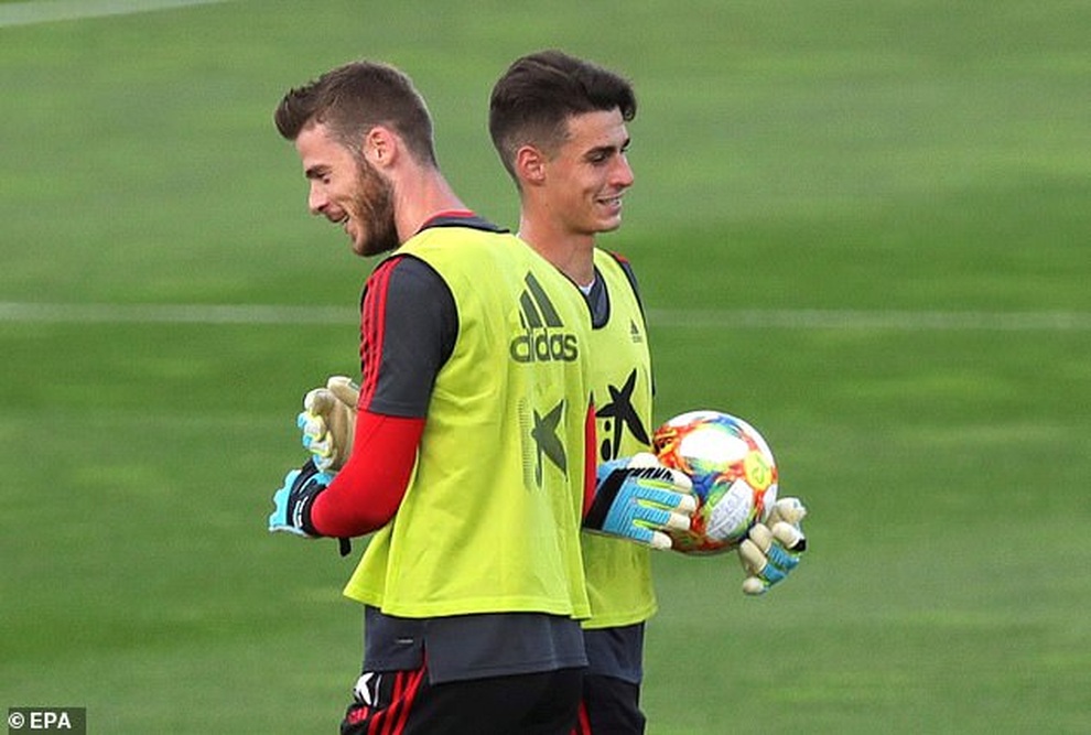 Thủ thành Tây Ban Nha bị chế giễu tràn ngập mạng xã hội sau sai lầm khó tin - 3 Thủ thành Tây Ban Nha bị chế giễu tràn ngập mạng xã hội sau sai lầm khó tin - 3