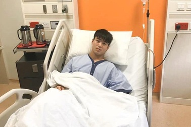 Trung vệ Duy Mạnh phẫu thuật thành công tại Singapore