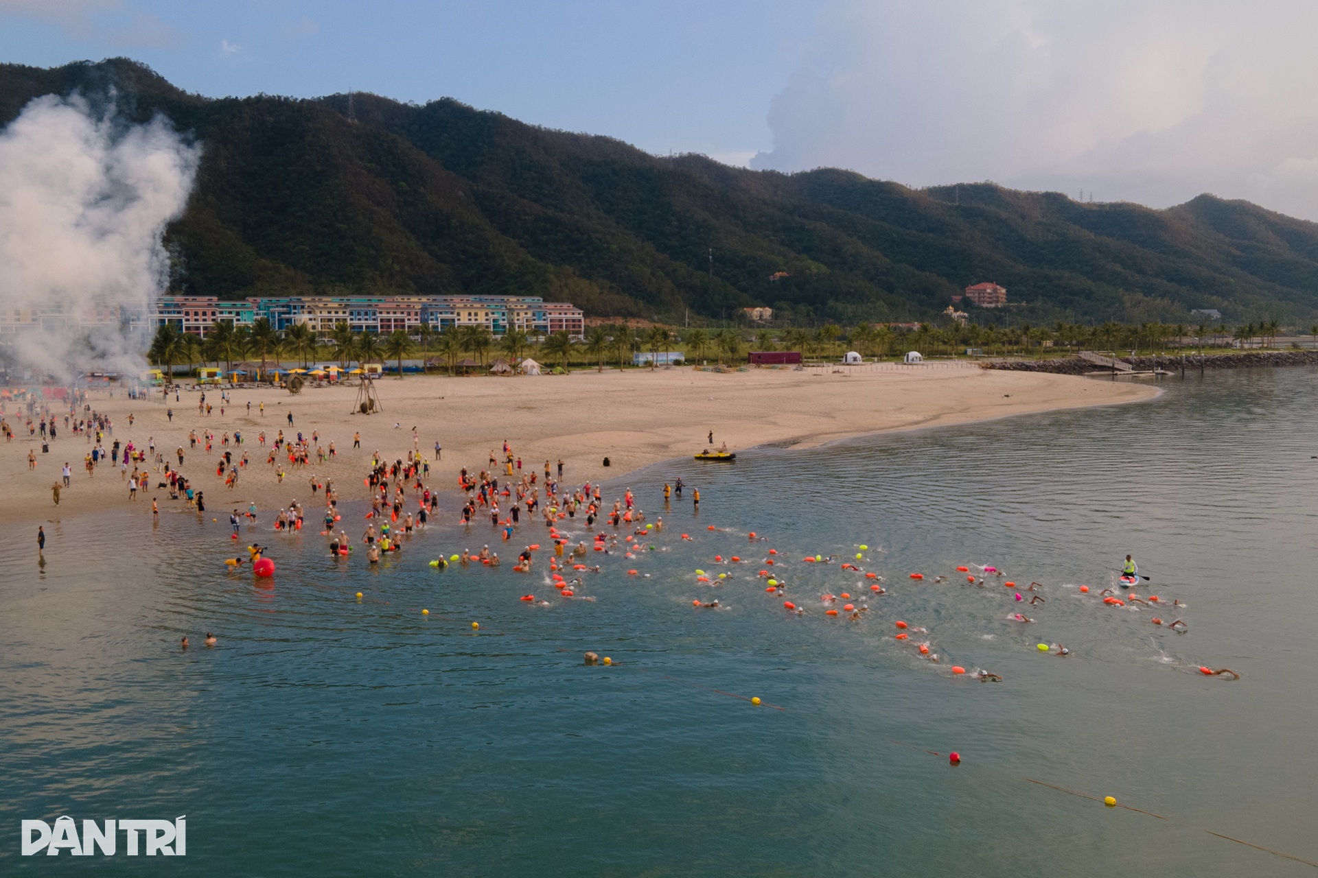 1.200 VĐV căng sức thi đấu bơi - chạy ở giải Aquathlon Warriors Van Don - 1 1.200 VĐV căng sức thi đấu bơi - chạy ở giải Aquathlon Warriors Van Don - 1