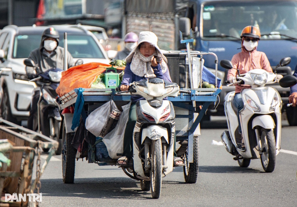 Người dân TPHCM bất an khi lưu thông cùng hung thần - 3 Người dân TPHCM bất an khi lưu thông cùng hung thần - 3