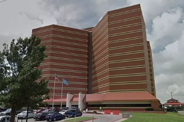 Nhân viên nhà ngục bị buộc tội "tàn ác" vì bắt tù nhân nghe nhạc trẻ em