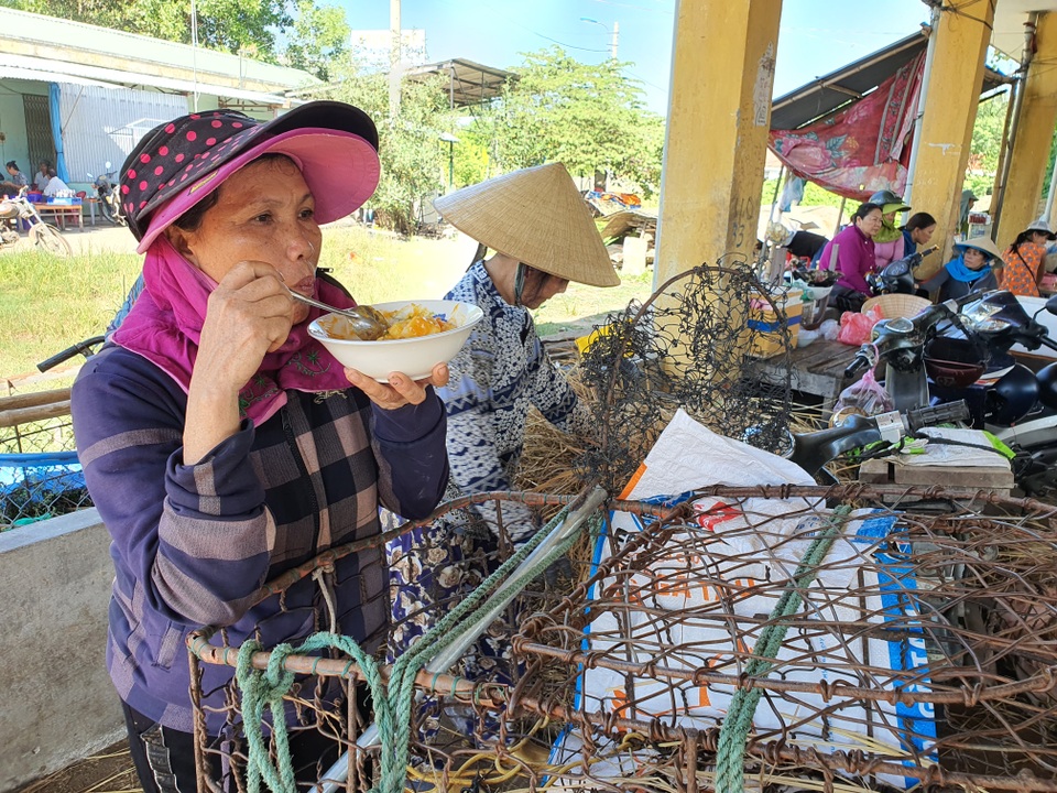 Ở Quảng Nam có nghề đặc biệt: Phụ nữ “bồng heo” - 7 Ở Quảng Nam có nghề đặc biệt: Phụ nữ “bồng heo” - 7