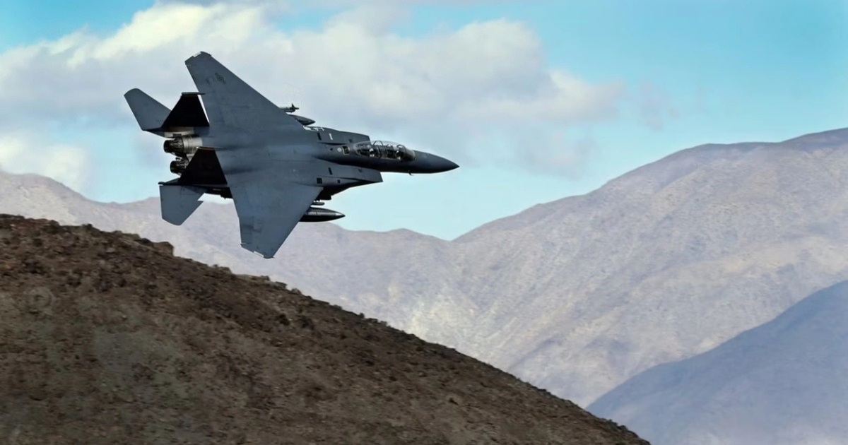 Tổng thống Trump nói tiêm kích F-15 của Mỹ bị tên lửa vác vai Iran bắn rơi