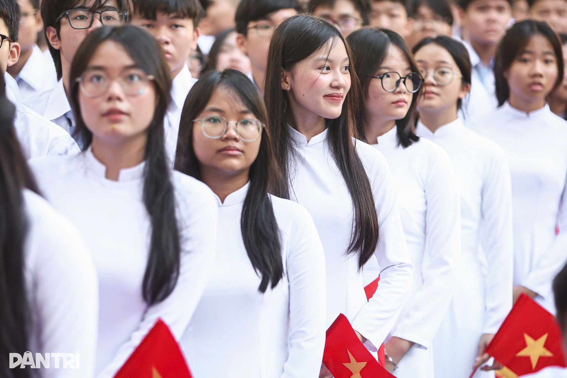 Nữ sinh Sài Thành thướt tha áo dài trắng trong ngày khai giảng - 12