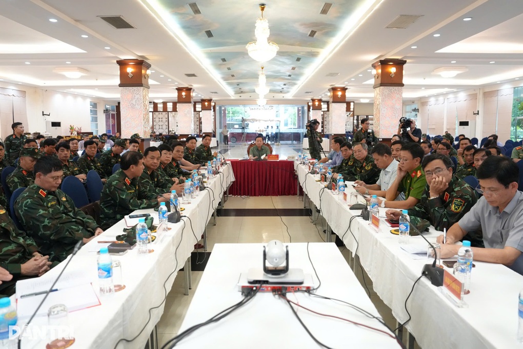Bão Kajiki vào đất liền, sóng biển cao 8m, hệ thống đê có trụ nổi không? - 1 Bão Kajiki vào đất liền, sóng biển cao 8m, hệ thống đê có trụ nổi không? - 1
