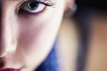 Nữ giám đốc kiếm tiền tỷ vẫn dạ thưa xin: "Chồng ơi, cho em nhuộm tóc"