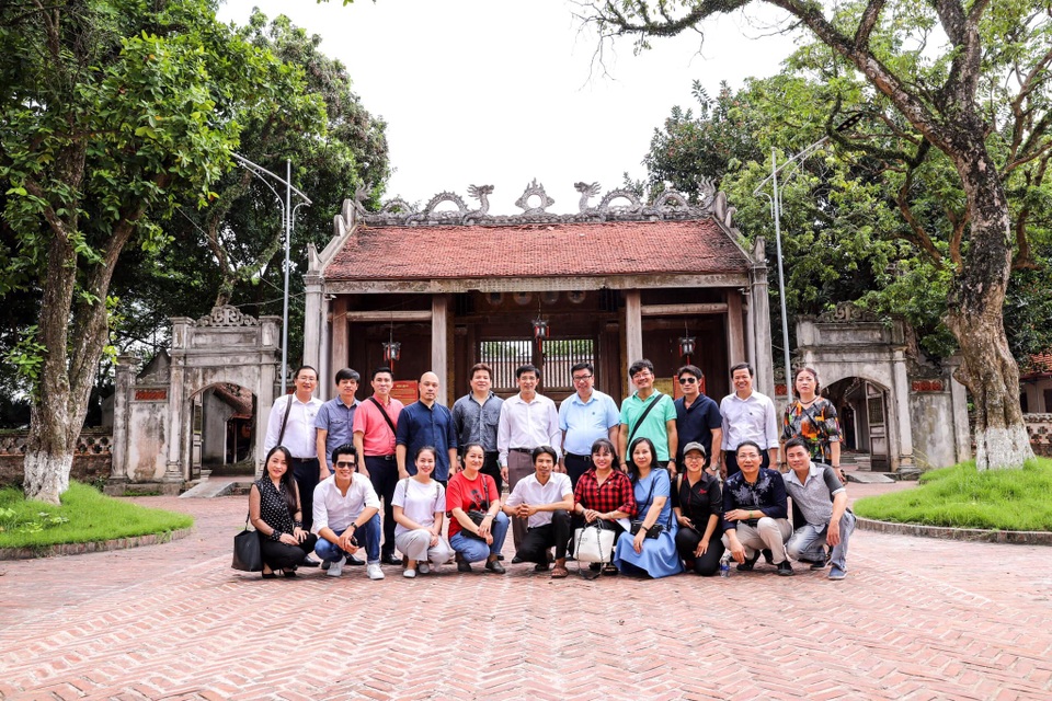 Lần đầu tiên có vở diễn về Chử Đồng Tử kết hợp giữa cải lương và xiếc - 2 Lần đầu tiên có vở diễn về Chử Đồng Tử kết hợp giữa cải lương và xiếc - 2