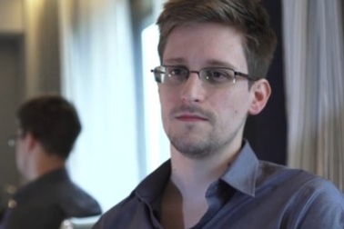 Cựu nhân viên CIA Snowden xin tị nạn tại Iceland 