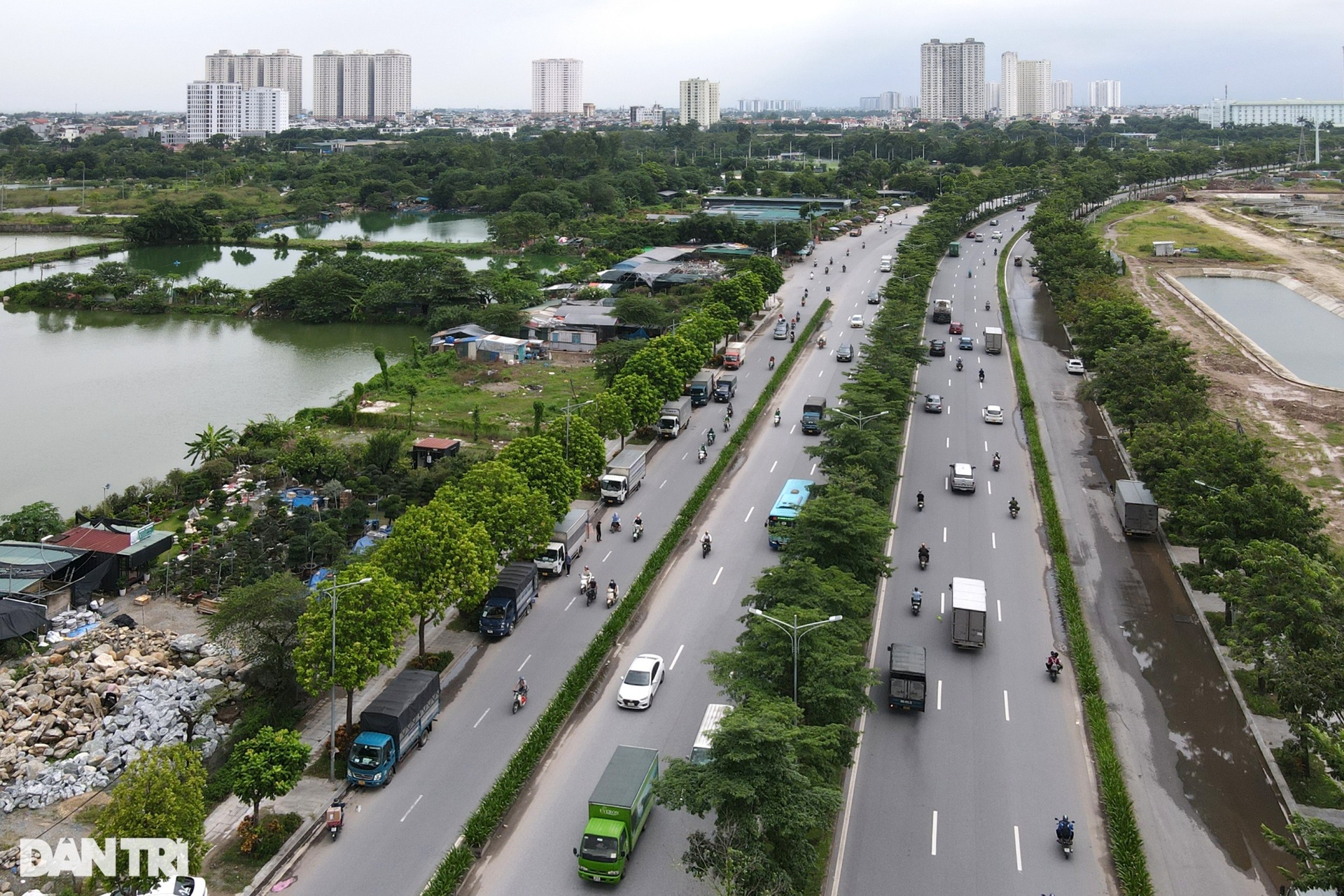 Đại lộ nghìn tỷ ở Hà Nội biến thành bến xe tải - 2 Đại lộ nghìn tỷ ở Hà Nội biến thành bến xe tải - 2