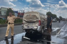 Nhiều ô tô biến dạng sau tai nạn liên hoàn ở TPHCM