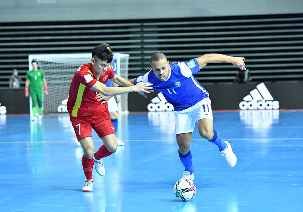 Thua đậm Brazil trận mở màn World Cup, HLV tuyển futsal Việt Nam nói gì? - 1