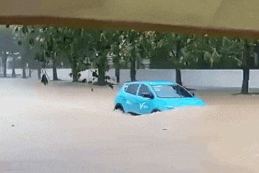 Ô tô điện chịu nước tốt nhưng tài xế Việt đừng lầm tưởng xe là “tàu ngầm”