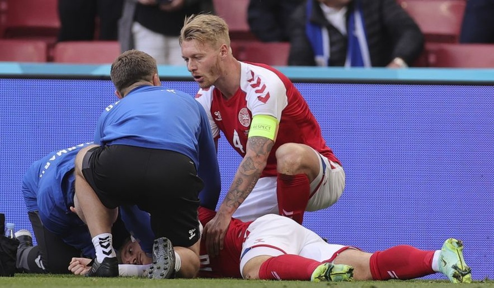 Khi Eriksen gục xuống, cả thế giới đã lặng đi rồi vỡ òa niềm hạnh phúc - 1 Khi Eriksen gục xuống, cả thế giới đã lặng đi rồi vỡ òa niềm hạnh phúc - 1