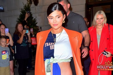 Kylie Jenner lộ bụng bầu tại tuần lễ thời trang New York
