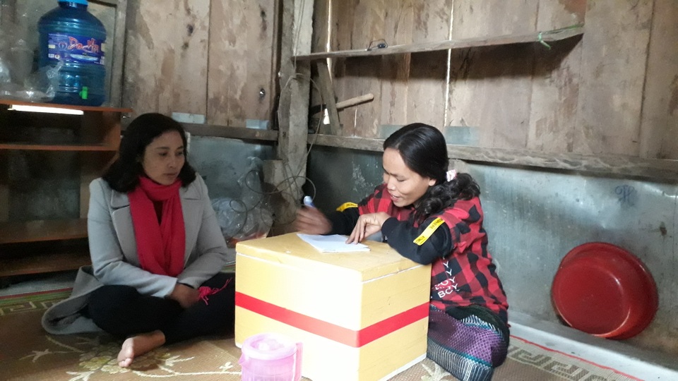 Vì sao người phụ nữ góa chồng, nuôi 5 con viết đơn xin ra khỏi hộ nghèo? - 3 Vì sao người phụ nữ góa chồng, nuôi 5 con viết đơn xin ra khỏi hộ nghèo? - 3