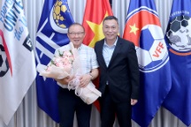 Giữ vai trò "sếp lớn" ở Hàn Quốc, HLV Park Hang Seo hỗ trợ tuyển Việt Nam