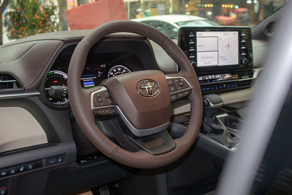 Cận cảnh Toyota Sienna 2021: Xe đa dụng hàng độc cho nhà giàu Việt - 11 Cận cảnh Toyota Sienna 2021: Xe đa dụng hàng độc cho nhà giàu Việt - 11