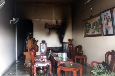 3 mẹ con cô giáo bỏng nặng trong căn nhà không lối thoát