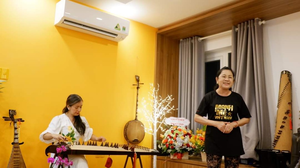 Nhà giáo Ưu tú Phạm Thúy Hoan ra mắt sách về đàn tranh ở tuổi 80 - 4 Nhà giáo Ưu tú Phạm Thúy Hoan ra mắt sách về đàn tranh ở tuổi 80 - 4