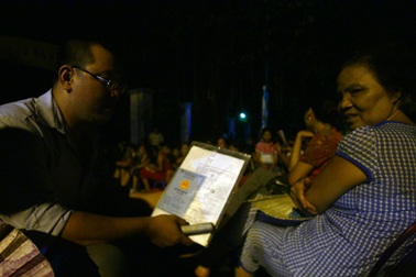 Trắng đêm xếp hàng xin học mầm non cho con