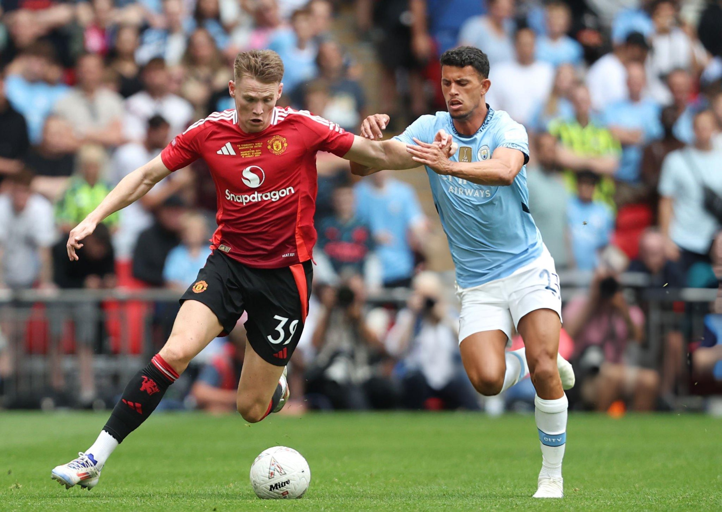 Man Utd đồng ý bán tiền vệ McTominay cho Napoli - 2