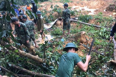 Thủ tướng yêu cầu cả hệ thống chính trị vào cuộc hỗ trợ đồng bào bão lũ