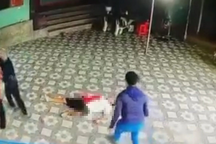Mâu thuẫn bên bàn cờ tướng, người đàn ông bị hàng xóm đâm tử vong