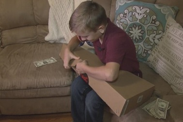 Tặng 3 đô cho ông Trump, bé trai Mỹ nhận món quà bất ngờ