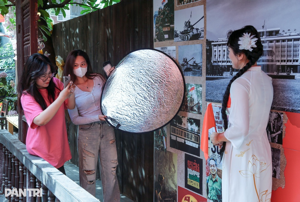 Một ngày kiếm tiền triệu của Gen Z làm nghề... chụp ảnh bằng điện thoại - 3