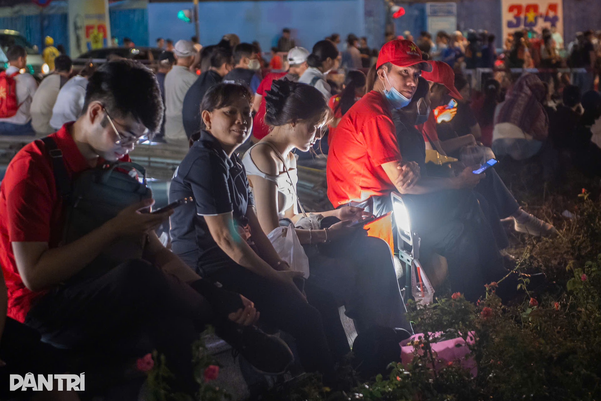 Hàng vạn người mở hội trên đường phố đón xem, cổ vũ các khối diễu binh - 4 Hàng vạn người mở hội trên đường phố đón xem, cổ vũ các khối diễu binh - 4