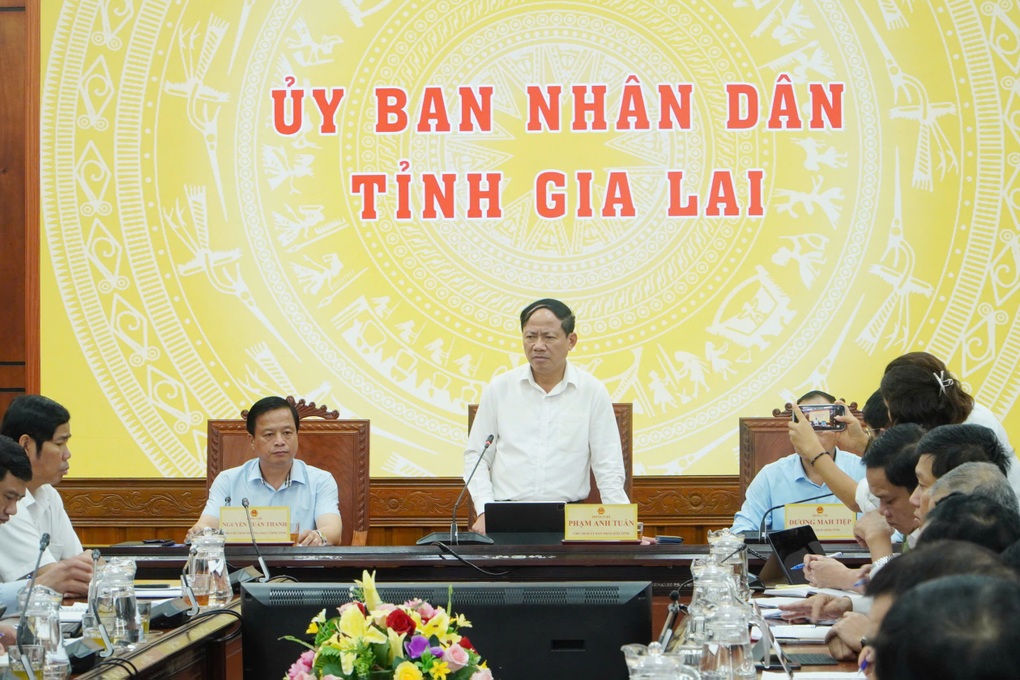 Hỗ trợ tiền cho người dân sơ tán tránh bão Kalmaegi - 1