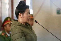 Xử vụ mẹ nữ sinh giao gà: Các bị cáo phản bác nhau tại toà