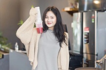 Bạn trẻ TPHCM "sống chậm" mùa dịch: Học nấu ăn, viết nhạc, yêu xa