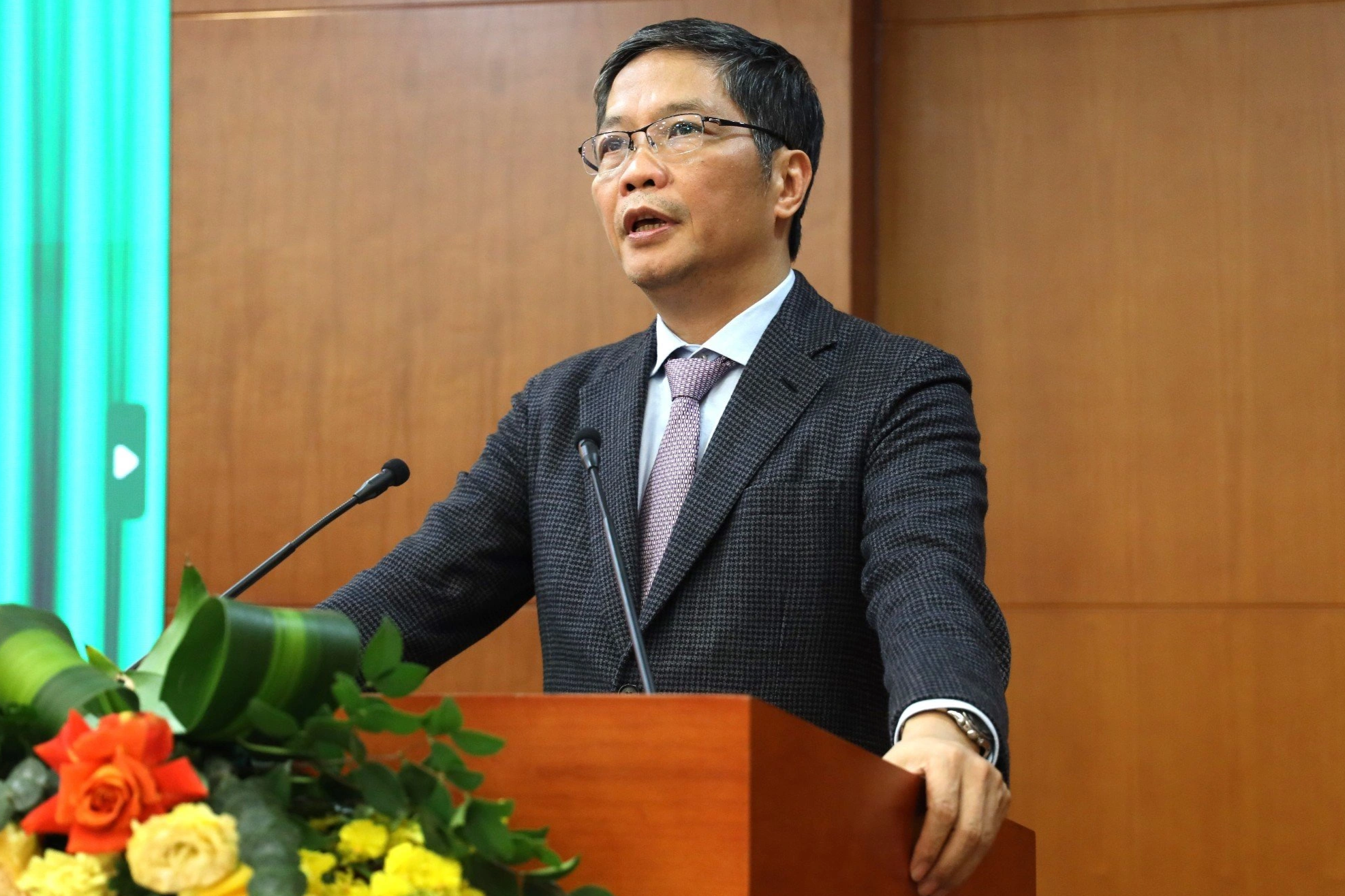 Ông Trần Tuấn Anh báo cáo kết quả hoạt động của Ban Kinh tế Trung ương - 1