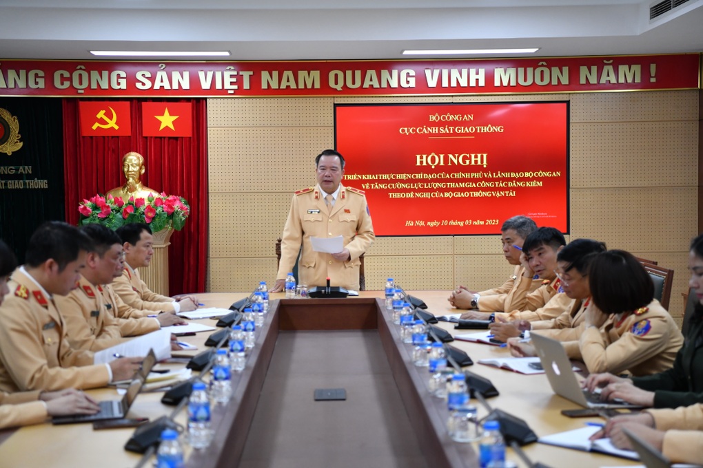 Từ 11/3, CSGT được tăng cường cho các trung tâm đăng kiểm để tránh quá tải - 1 Từ 11/3, CSGT được tăng cường cho các trung tâm đăng kiểm để tránh quá tải - 1