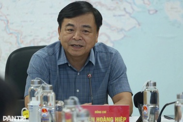 Bão Bualoi sắp đổ bộ, hơn 1.300 người vẫn đang trên biển