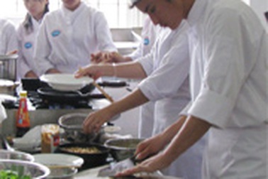 Học nấu ăn - con gái lép vế?