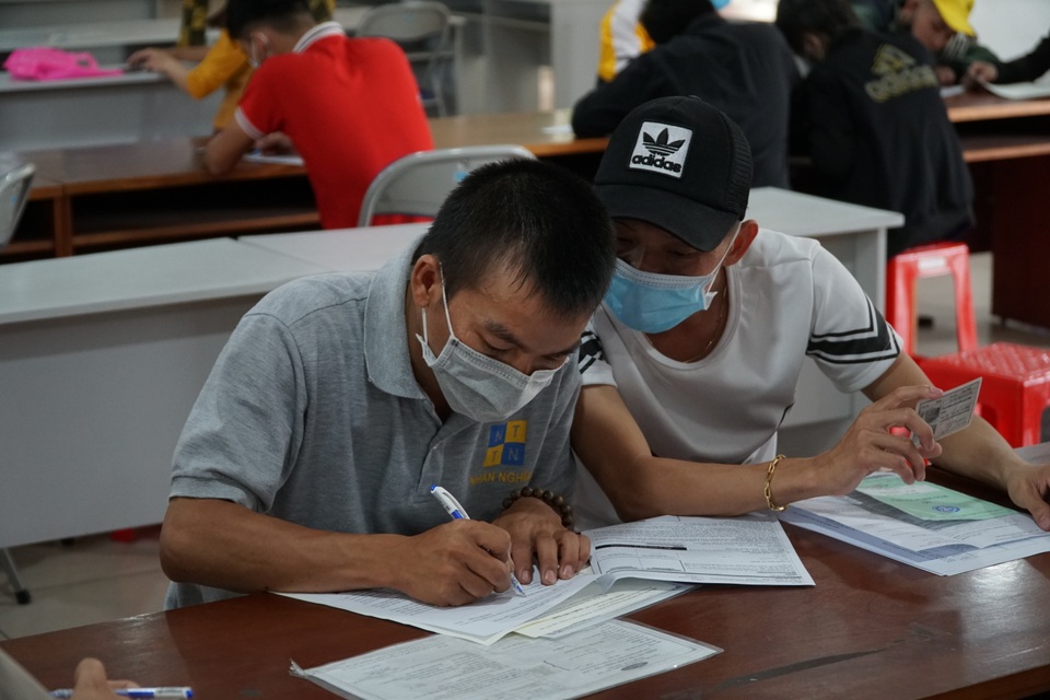 Bình Dương: Hơn 20.000 công nhân nhận trợ cấp thất nghiệp sau dịch Covid-19 - 3 Bình Dương: Hơn 20.000 công nhân nhận trợ cấp thất nghiệp sau dịch Covid-19 - 3