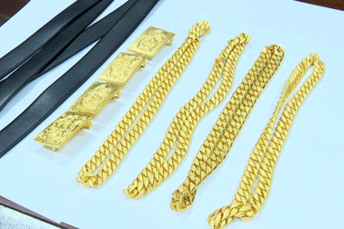 Giám đốc chế tác hơn 4kg vàng thành thắt lưng, dây chuyền đưa về Việt Nam