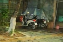 Khách nước ngoài thuê xe rồi để trên vỉa hè, gửi định vị cho chủ đi tìm