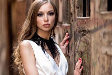 Người mẫu khỏa thân Nga chết bí ẩn gần căn cứ quân sự NATO