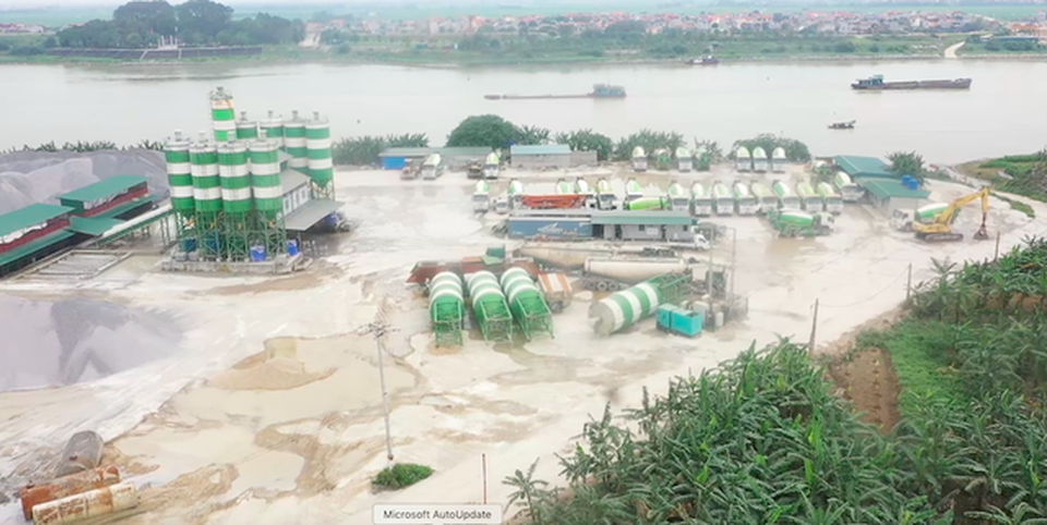 Tháo dỡ các công trình xâm hại sông Đuống sau phản ánh của Dân trí - 4 Tháo dỡ các công trình xâm hại sông Đuống sau phản ánh của Dân trí - 4