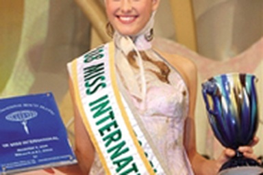 Người đẹp Tây Ban Nha đăng quang Hoa hậu quốc tế 2008