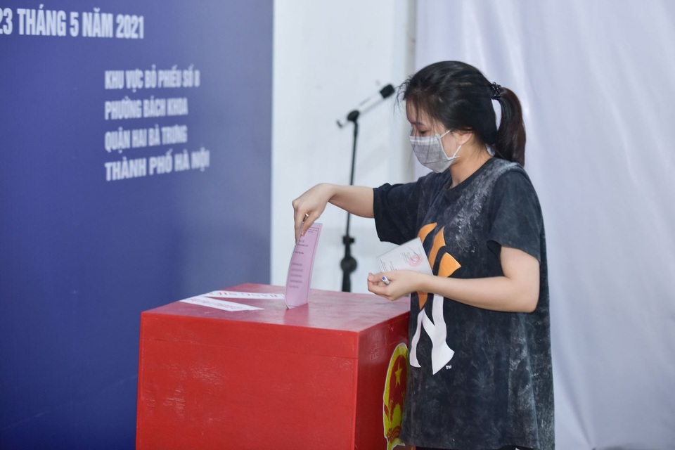 Gần 800 sinh viên ở ký túc xá Bách khoa Hà Nội rộn ràng trong ngày bầu cử - 15 Gần 800 sinh viên ở ký túc xá Bách khoa Hà Nội rộn ràng trong ngày bầu cử - 15